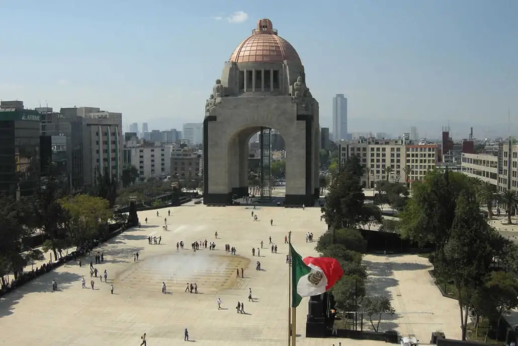 Plaza de la República (Monumento a la Revolución)