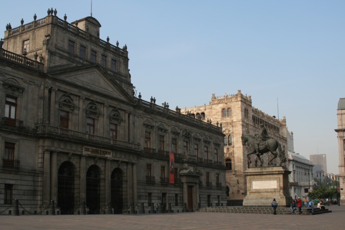 Artefakta (Plaza Manuel Tolsá)