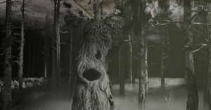 El que camina al lado